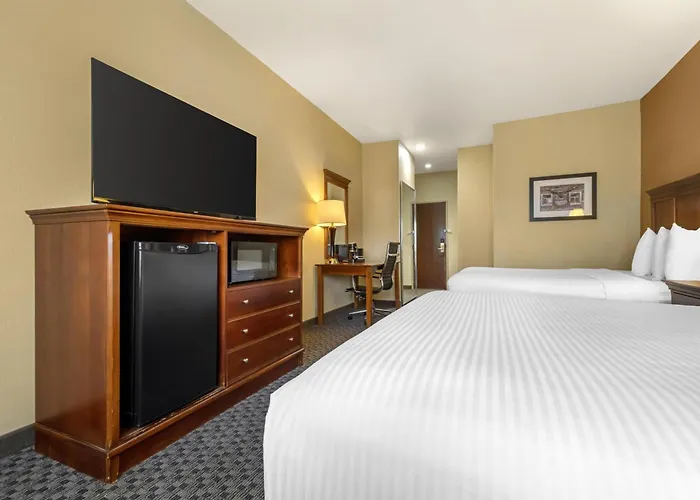 Best Western Plus Shamrock Inn & Suites